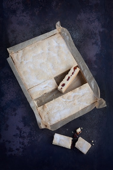 A picture of Peck & Strong Shortbread with Cherries 1x16