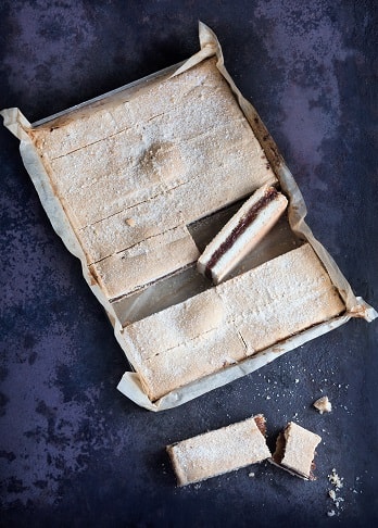 A picture of Peck & Strong Apple & Date Shortbread 1 x 16