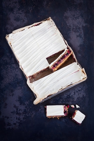 A picture of Peck & Strong Yoghurt Topped Apple & Blackcurrant Flapjack x16
